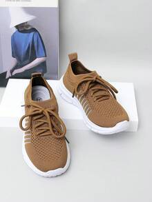 1 双女童针织系带平底透气一脚蹬休闲儿童运动鞋，适合春秋季节 - 棕色 - 查看 3
