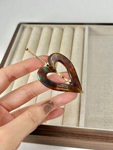 1個女士心形醋酸纖維髮夾帶字母細節,適合休閒穿著,尤其適合側瀏海和亂髮 - 咖啡棕 - 查看 6