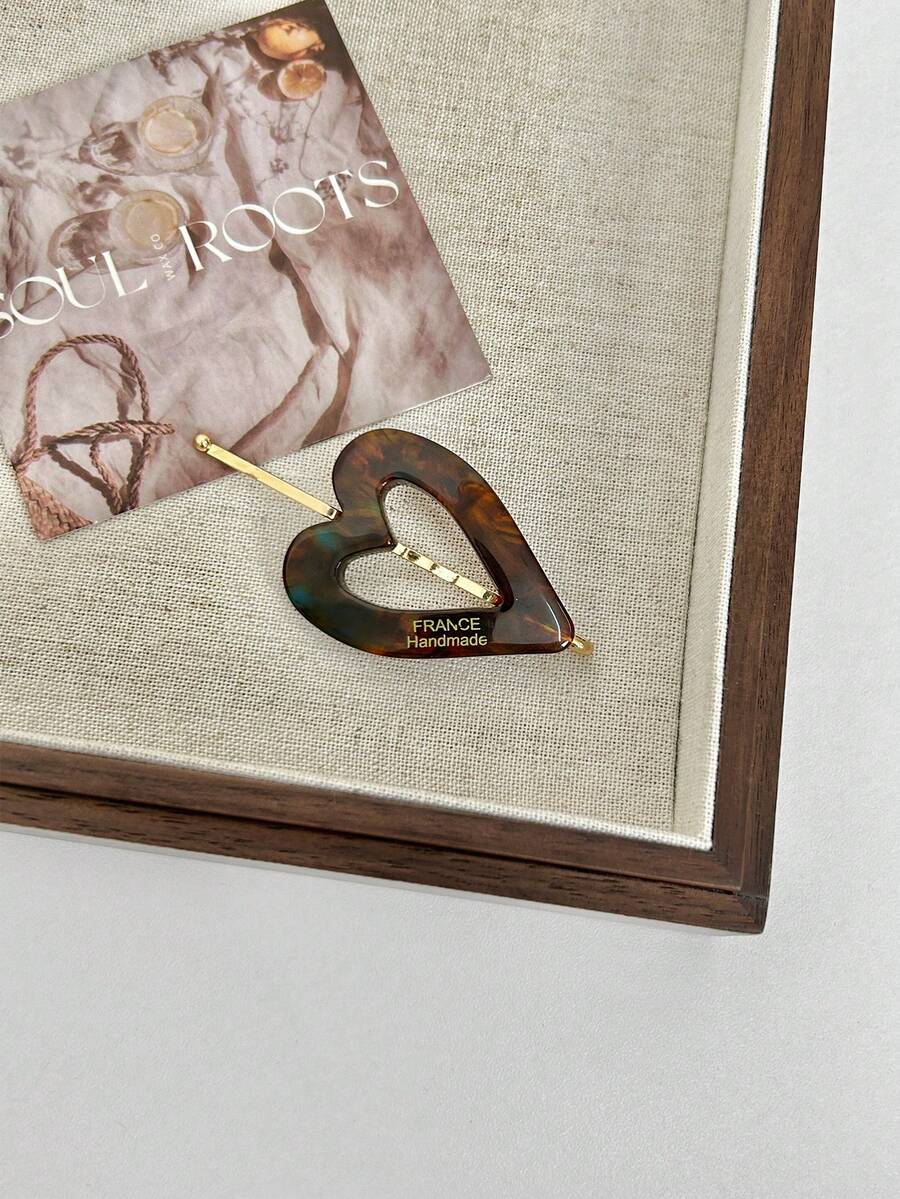 1個女士心形醋酸纖維髮夾帶字母細節,適合休閒穿著,尤其適合側瀏海和亂髮 - 咖啡棕 - 查看 1