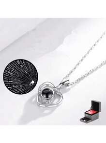 1 件情侶銀色 100 種語言我愛你投影心形吊墜項鍊,百搭風格適合日常佩戴 - 銀色 - 查看 4