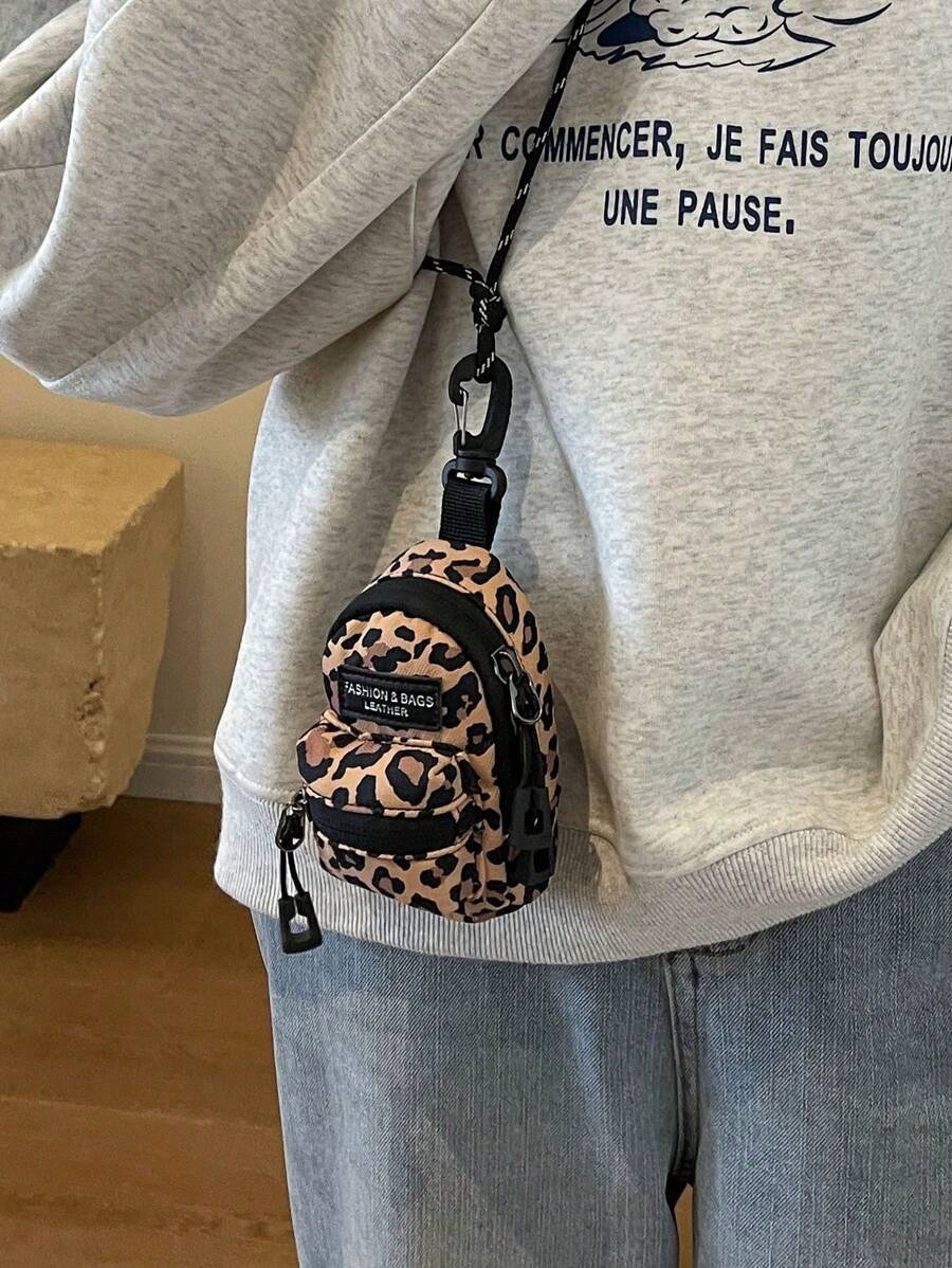 今年新款流行女士迷你单肩包,小巧独特设计休闲百搭简约时尚可爱多功能斜挎腰包,面料材质拉链开合,斑马纹牛皮纹豹纹纯色设计,可调节长肩带,方便携带,正面拉链口袋可拆卸挂钩,秋冬斜挎包,零钱包 - 棕色 - 查看 1