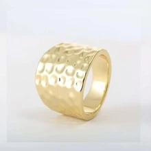 歐美男士戒指,個性凹凸圖案的黃金復古戒指,適合日常佩戴當首飾 - 金色 - 查看 1
