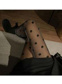 女性波點銀絲透明連褲襪,帶點紋路的性感亮光絲襪 - 黑色 - 查看 2