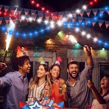 1 件独立日装饰户外灯，2 米/6.56 英尺瀑布树灯，带 9 滴 180 个 LED 红白蓝 8 种照明模式，适用于庭院露台壁炉派对生日节日装饰，户外花园照明，适用于小路、庭院、露台 - 紅白藍 - 查看 3