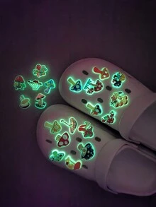 新品上市-可拆卸5個裝飾pvc扣釦,適用於透氣沙灘鞋。20入組彩色夜光蘑菇裝飾鞋扣,插入式扣釦。請參閱扣釦的詳細檢查圖片。 - 彩色 - 查看 4