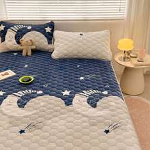 1pc Comfortable And Soft Printed Flannel Fitted Sheet With Elastic Band, Polyester Fiber, Machine Washable Mattress Cover Sheet, Suitable For Bedroom, Guest Room, Spring/ Autumn/ Winter Use - Multicolor - View 1