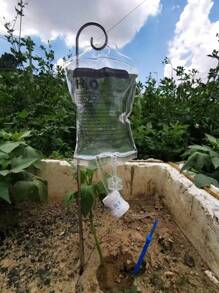 1入組植物滴灌袋,自動花卉澆水裝置,植物生命滴灌袋與自動調節流量的植物自動澆水系統裝置,350毫升水袋適用於室內室外盆栽植物 - 無色 - 查看 3