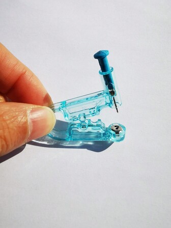 4 st/set Genomträngande Utrustning Disponibel Steril Öronpiercing Område Tragus Helix Genomträngande Pistol Smärta Näsa Piercer Verktyg