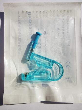 4 st/set Genomträngande Utrustning Disponibel Steril Öronpiercing Område Tragus Helix Genomträngande Pistol Smärta Näsa Piercer Verktyg