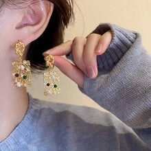 1 對銅鑲嵌人造珍珠誇張枝葉設計耳環適合女士日常佩戴 - 彩色 - 查看 1