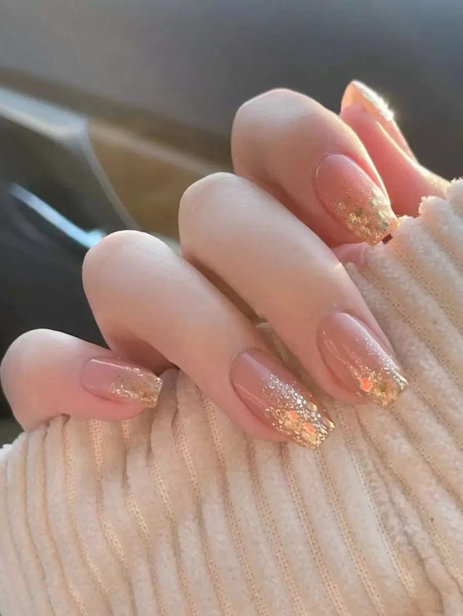 24片装按压式美甲贴片，短款棺材形渐变闪粉设计，可重复使用软胶美甲贴片，12种尺寸，包含1瓶果冻胶和1把指甲锉，适合女性和女孩使用。 - 彩色 - 查看 1