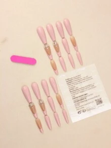 Mejore su estilo al instante con un conjunto completo de 24 piezas de uñas postizas rosadas con forma de ataúd francés con diamantes de imitación, que incluye 1 tubo de pegamento en gel y 1 lima de uñas. Suministros de uñas