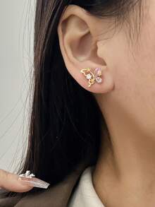 1pair Copper Alloy Dreamy Butterfly Shaped Zirconia Stud Earrings For Women In Summer - Gold - View 4