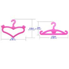 娃娃配件29入套組= 2件衣服+ 10個衣架+ 5雙鞋子+ 2個隨機選擇的錢包 + 2副眼鏡+ 2頂皇冠+ 2條項鍊+ 2個手鐲 + 2雙耳環 {不包括娃娃},假日禮物 - 彩色 - 查看 2