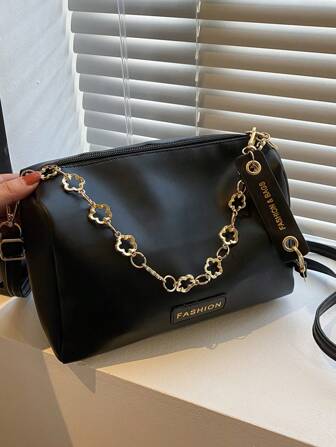 1 ชิ้น สีดำ กระเป๋าถัง พร้อม โซ่โลหะ ตกแต่ง , ความจุขนาดใหญ่ , แฟชั่น กระเป๋าสะพายข้าง สำหรับ ผู้หญิง