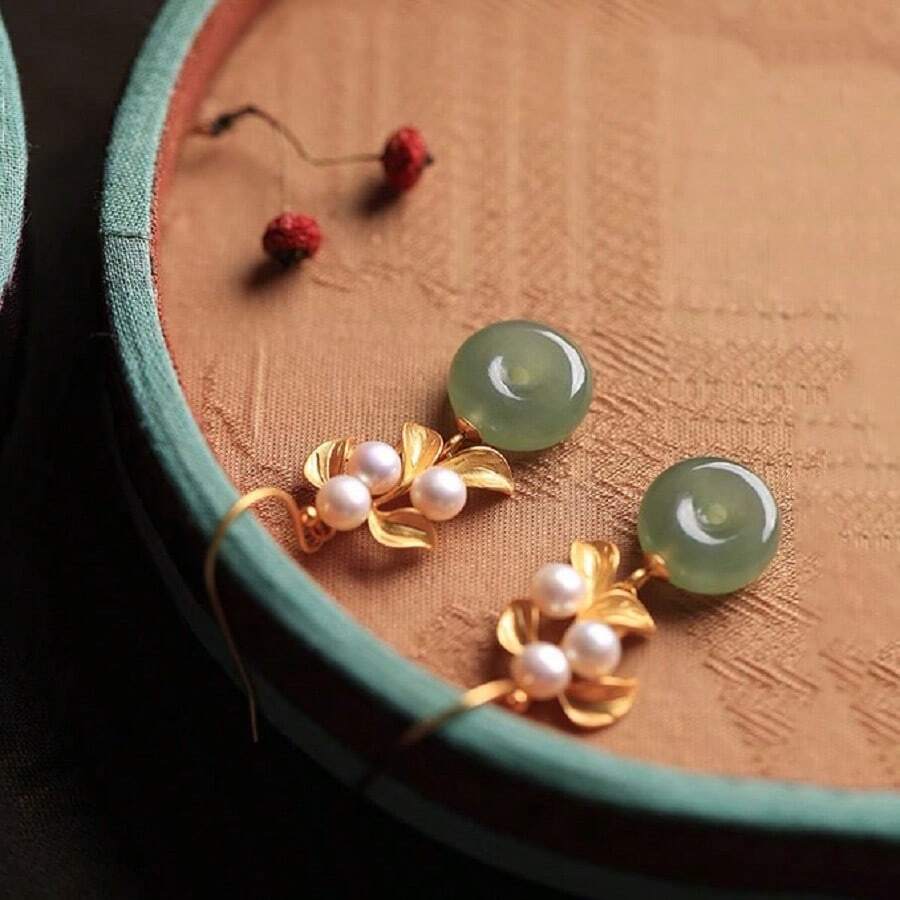 Vintage Chinese-Style Women's Earrings Decorated With Ancient Ping An Knot - Gold - View 1