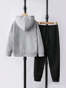 男孩骷髏和字母印花連帽運動套裝,長袖連帽衫和褲子,2件套裝 - 灰色 - 查看 2