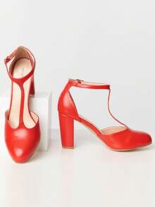 Unique Vintage Red Leatherette T-Strap Astaire Pumps - 紅色 - 查看 3