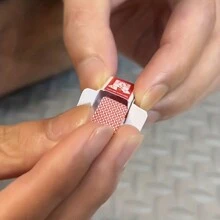 1 zestaw 54 kart do mini pokera do gier imprezowych, gier karcianych dla wielu graczy, mini serii, gier interaktywnych, gier imprezowych, gier świątecznych, kreatywnych małych prezentów, akcesoriów świątecznych, artykułów na przyjęcia urodzinowe, prezentów urodzinowych (produkt wykonany z papieru i może ulec uszkodzeniu podczas wysyłki, prosimy nie kupować, jeśli masz obawy)