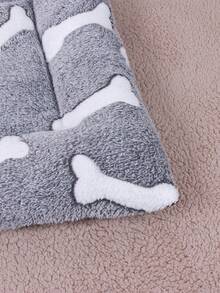 1pc Thicken Fleece Pet Mat With Printed Pattern And Black Non-Woven Fabric Bottom, Suitable For Small And Medium Cats And Dogs Bed - Multicolor - View 6