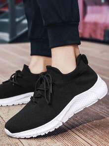 1雙男士輕量級網眼透氣袜鞋,百搭舒適防滑運動鞋,適用於步行、跑步和戶外運動 - 黑與白 - 查看 4