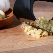 Espremedor Amassador Triturador De Alho Inox Manual Cozinha Garlic Press - Preto - Visão 2