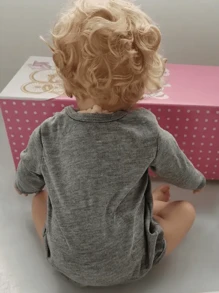 GUESSBELLY 60公分24英寸逼真柔軟矽膠重生女嬰瑪蒂寶貝娃娃,具有3d繪製皮膚和顯著的靜脈,可愛的裝扮玩具生日禮物 - 灰色 - 查看 4