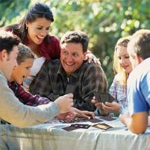 1副防水塑料撲克牌,適用於聖誕節、新年、感恩節禮物；適用於與朋友和家人聚會玩撲克牌遊戲 - 黑色 - 查看 2