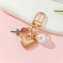 1 件 2024 创意新款心形和桃形钥匙扣，搭配简约时尚的金属玫瑰花和珍珠吊饰，可作为朋友纪念品礼物。可用作包包吊坠钥匙链吊饰 - 金色 - 查看 2