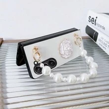 1入白色塑料表面鍍PU皮革帶康乃馨裝飾手機殼和1入珍珠手鍊，兼容三星Galaxy Z Fold5 4 3 5g - 白色 - 查看 9