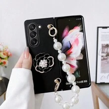 1入白色塑料表面鍍PU皮革帶康乃馨裝飾手機殼和1入珍珠手鍊，兼容三星Galaxy Z Fold5 4 3 5g - 白色 - 查看 1