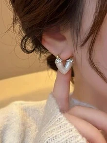 1對豪華獨特的心形微嵌鑲鑽耳環,適用於女性日常通勤形象 - 白色 - 查看 3