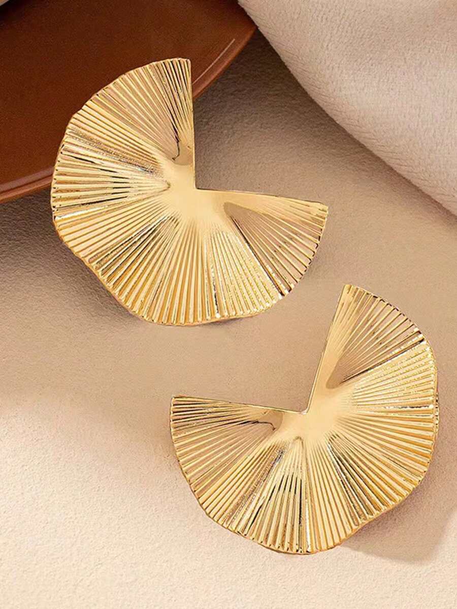 1pc Fashionable Minimalist Fan-shaped Stud Earrings For Women Suitable For Daily Wear - Sector - View 1