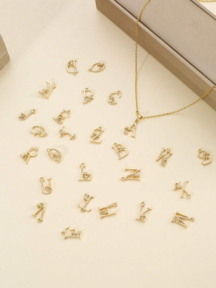 1入時尚精緻的鑲嵌鉆石宇宙人26個字母吊墜項鍊,女士日常穿戴 - 金黃色 - 查看 1