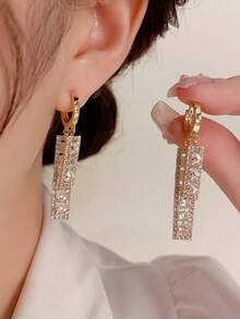 Châu Âu và Châu Mỹ Cao-kết thúc Thiết kế Váy rộng Hoa tai , 2023 Xu hướng Mới Hoa tai Đối với phụ nữ , Ánh sáng sang trọng Và Phong cách - Vàng - Xem 2