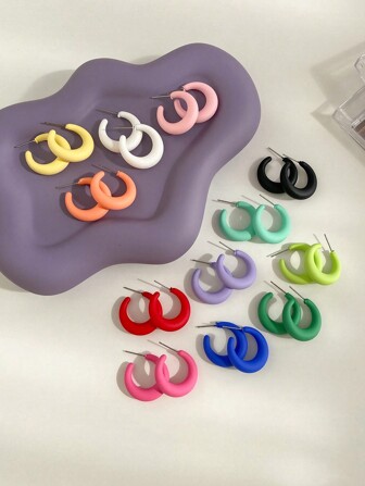 1 对女士经典个性化糖果色新月形环形耳环，适合日常佩戴