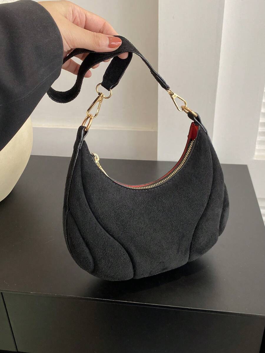 女士冬季凹槽成型毛氈手機化妝品新月包 - 黑色 - 查看 1