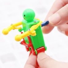 Wind-Up Dancing Robot With Shaking Bottom, Cute And Funny, Expression And Color Random - Multicolor - View 5