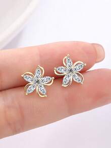 時尚的925純銀&14k鍍金挖空五瓣花幾何設計耳釘,為女性設計