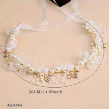 新娘仿珍珠花朵串珠发箍，饰以精美花环图案，搭配薄纱头纱，是婚礼、波西米亚风蝴蝶结头饰和情人节配饰的理想之选。 - 白色 - 查看 3