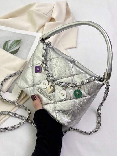 Bolso Portátil Plateado Impermeable, Liviano, Informal De Negocios, Bolso De Hombro Con Cadena De Metal, Accesorio De Metal En Forma De Corazón, Para Niñas, Mujeres, Estudiantes Universitarios, Novatos Y Trabajadores Administrativos Para El Trabajo, La Oficina, Los Desplazamientos, Para El Otoño Y El Invierno, Invierno Cálido. Al Aire Libre Para Niñas Adolescentes, Mujeres, Estudiantes Universitarias, Novatos Y Trabajadores Administrativos. Perfecto Para La Oficina, La Universidad, El Trabajo, Los Negocios, Los Desplazamientos, El Aire Libre, Los Viajes Y Las Excursiones.