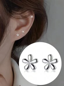 1 Paar miniature silberfarbe Blumen-förmige Ohrstecker, geeignet für den täglichen Gebrauch, Valentinstag