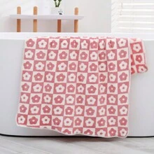 1pc Bath Or Face Towel, Plum Blossom Printed, Soft&Absorbent Coral Fleece Material, No Lint, Suitable For Hotel, Travel, Family Bathroom Use - Pink - View 3