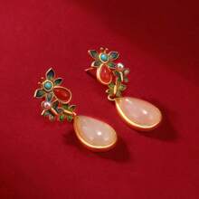 1對風女性復古搪瓷工藝鑲嵌人造和田玉和薔薇石蝴蝶耳釘,適合日常佩戴,完美搭配旗袍或旗袍裙 - 杏色 - 查看 1