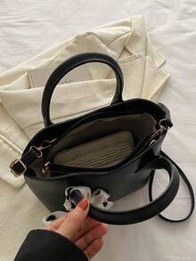 高端独特红色包包，2024年新款流行女士包包，百搭斜挎包，配时尚围巾，单肩包 - 黑色 - 查看 12