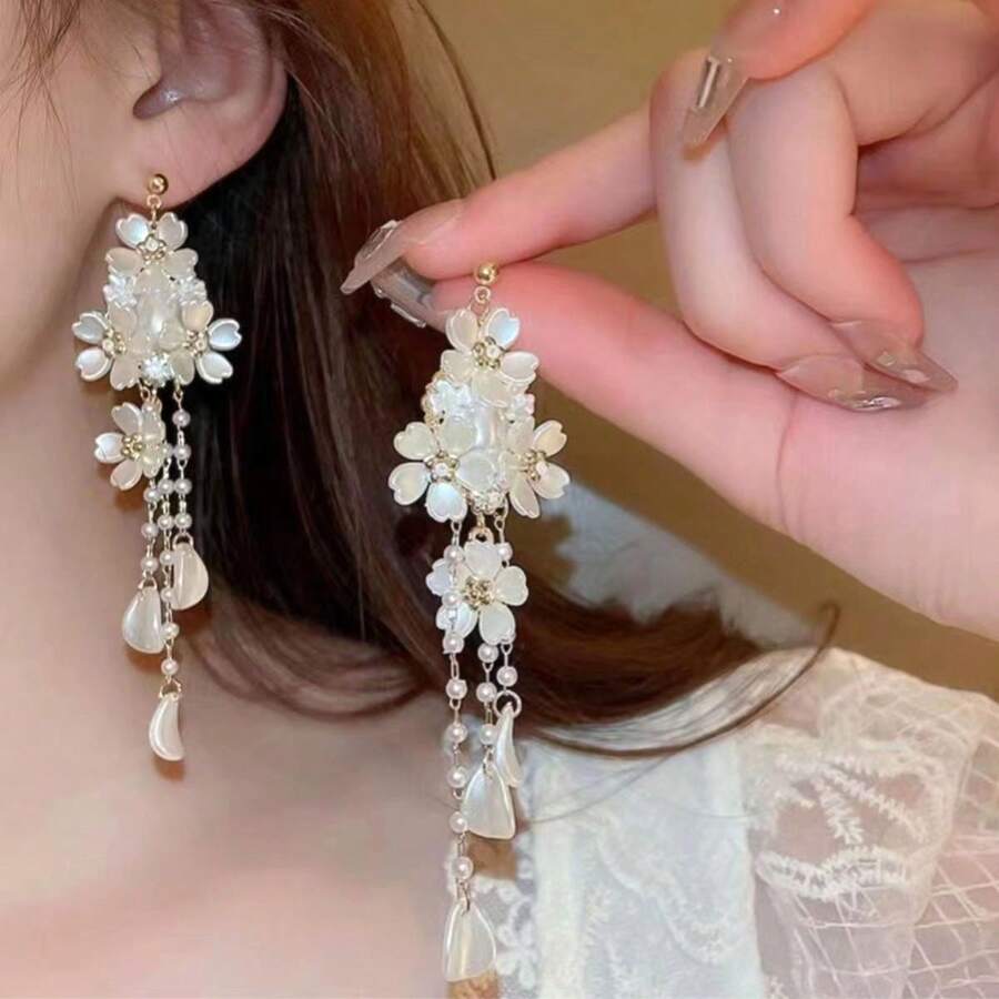 1pair White Flower & Tassel Pendant Earrings In Fashionable And Simple Style, Perfect Gift For Valentine's Day, Suitable For Girls' Ear Decoration - White - View 1