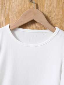 2入套預備期女孩白色針織衫與蝴蝶結印花牛仔裝