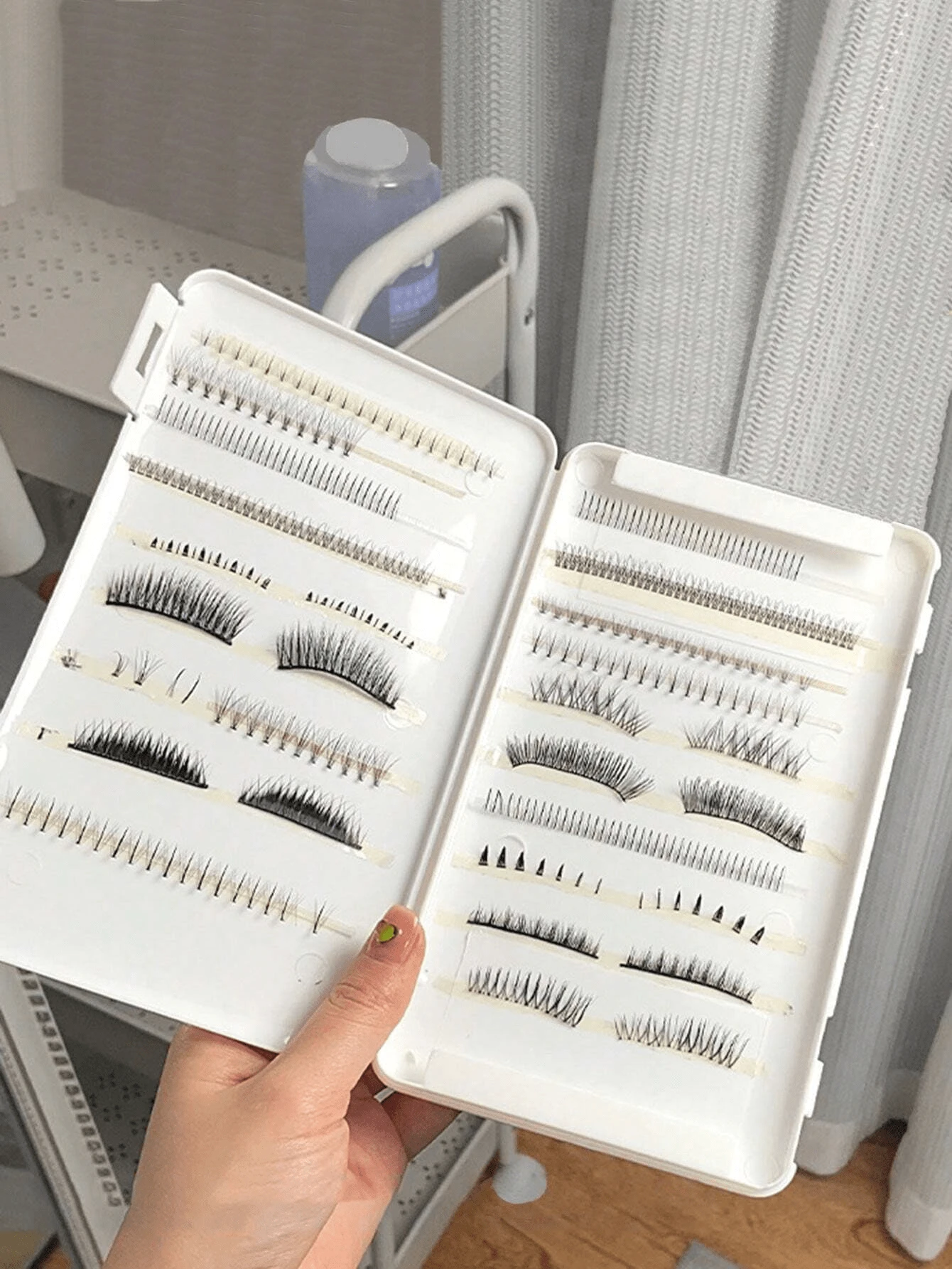 1pc False Eyelash Storage Box, Portable Eyelash Organizer Case For Professional Makeup Artist, High Capacity - White - View 1