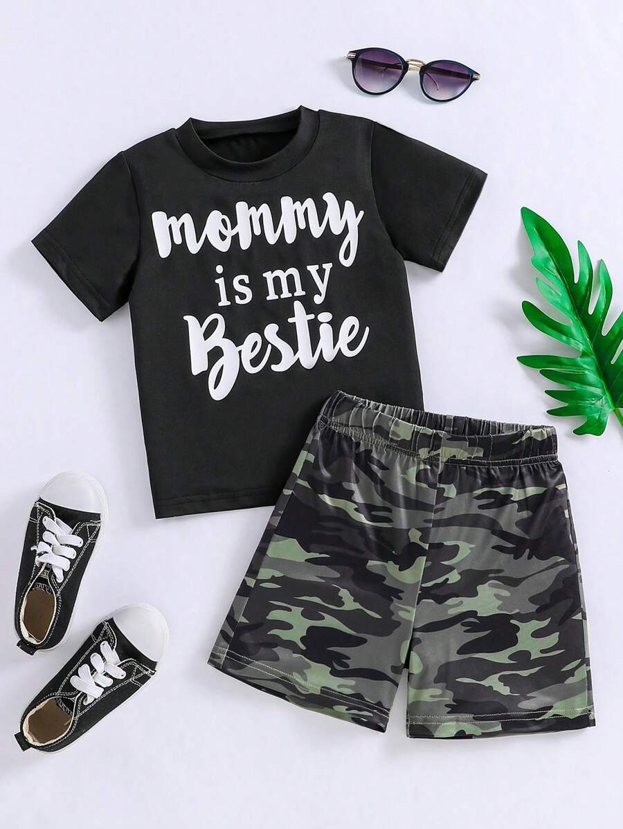 年輕男孩2入組休閒口號印花短袖T恤和迷彩短褲套裝，夏季