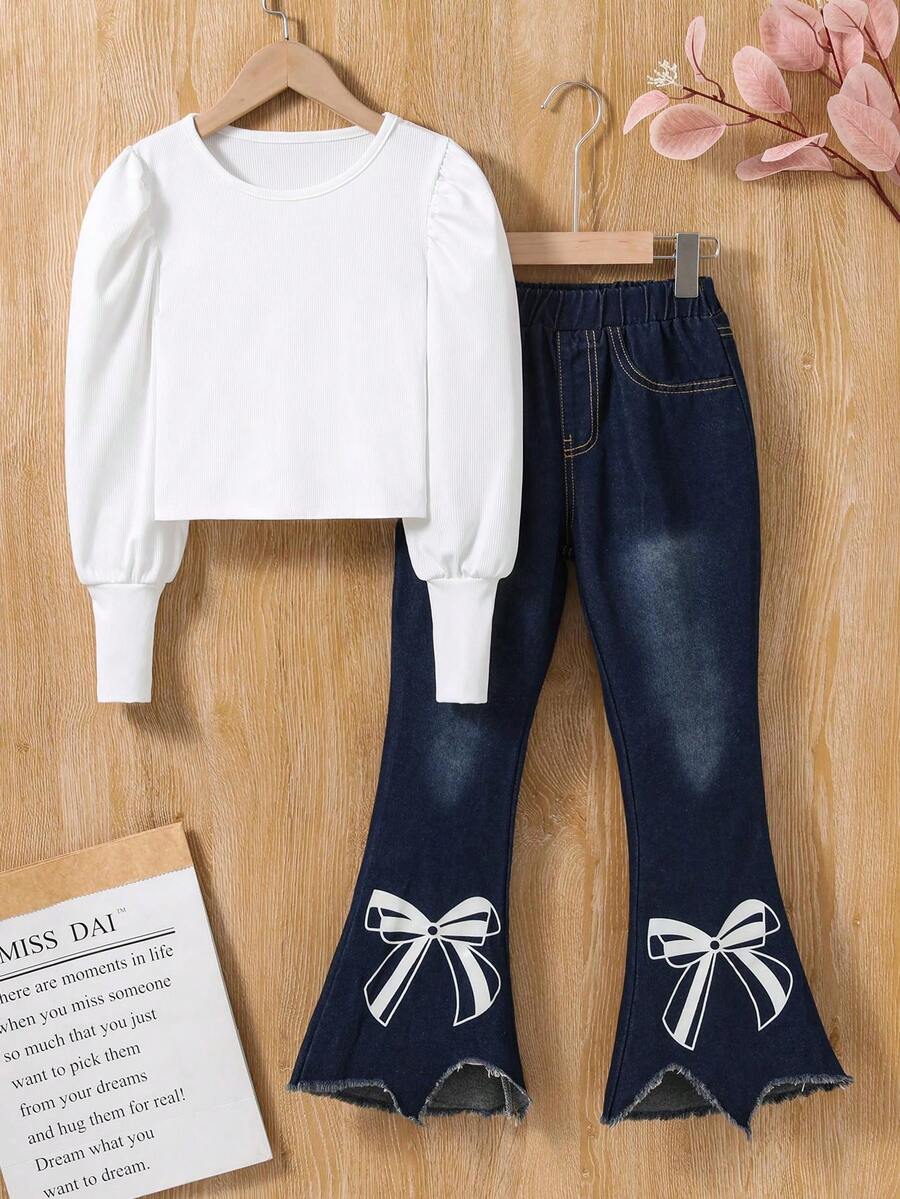 2入套預備期女孩白色針織衫與蝴蝶結印花牛仔裝